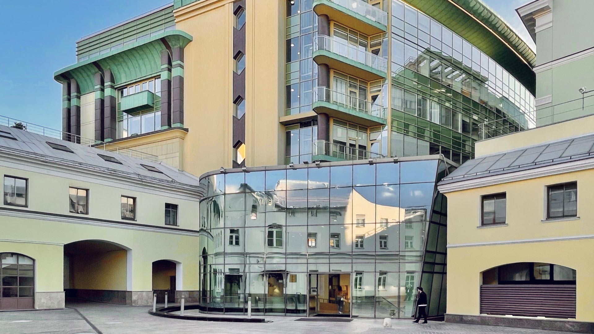 Romanov Dvor Kredit Swiss Bank Office